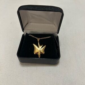 Vintage Gold Tone Dove Necklace 16”